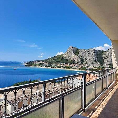 Apartman Leon Omis Exterior photo